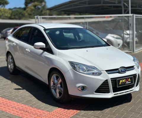 Ford Focus Sedan  SE AT 2.0 s  - Branca - 2014/2015