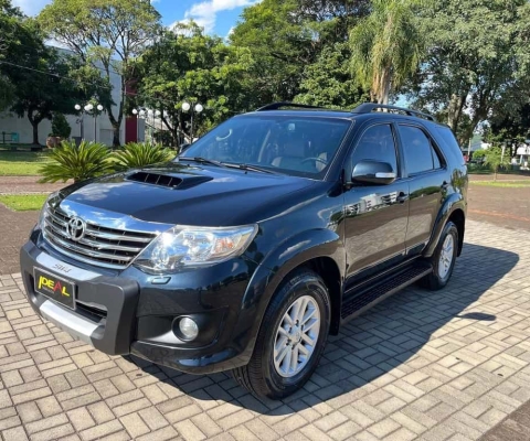 Toyota Hilux SW4 SRV 4x4 3.0  - Preta - 2014/2014