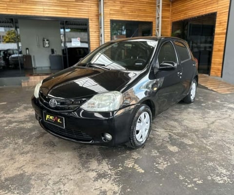 Toyota Etios XS - Preta - 2013/2013