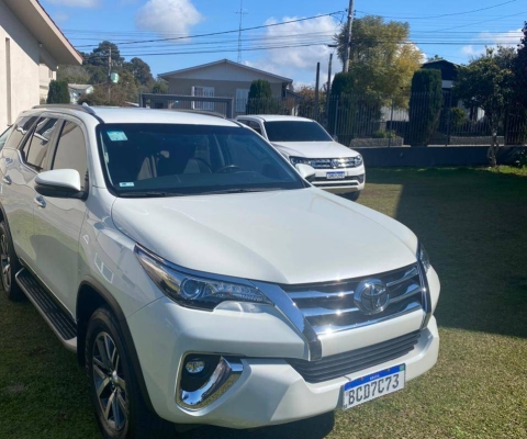 TOYOTA HILUX SW4 à venda.