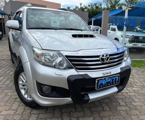 Toyota Hilux SW4 SRV D4-D 4x4 3.0 TDI Dies. Aut  - Prata - 2014/2015