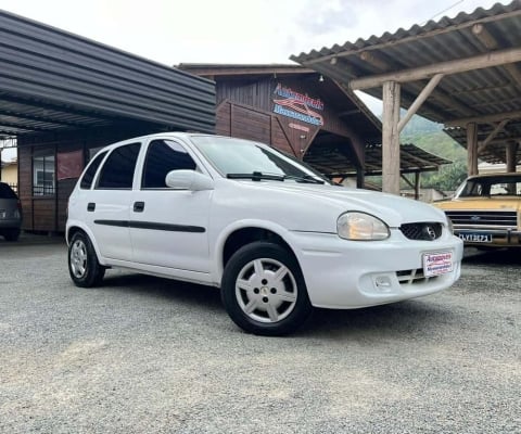 Chevrolet Corsa Wind 1.6 MPFi 4p  - Branca - 2001/2002