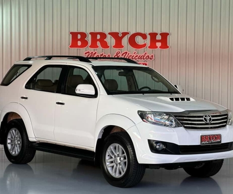 Toyota Hilux SW4 SRV D4-D 4x4 3.0 TDI Dies. Aut  - Branca - 2015/2015