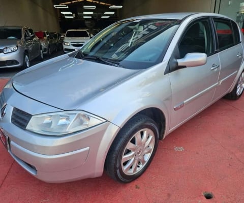 Megane Sedan Dynamique Hi-Flex 1.6 16V