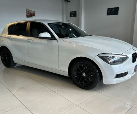 BMW 116I BAIXO KM, DETALHES EM BLACK PIANO IMPECAVEL!