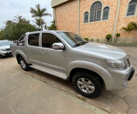 TOYOTA HILUX à venda.