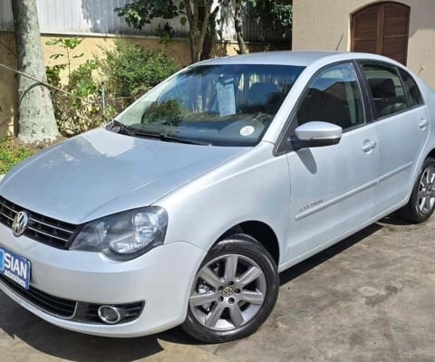 VOLKSWAGEN POLO SEDAN 1.6 8V COMFORTLINE 4P 2013