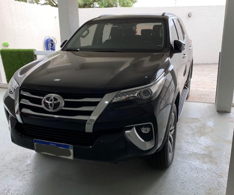 TOYOTA HILUX SW4 à venda.