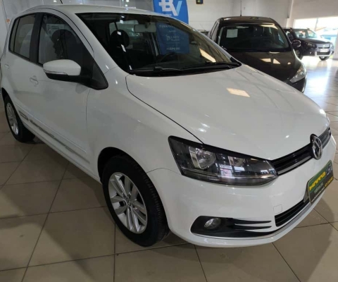 Volkswagen Fox Connect 1.6 Flex 8V 5p  - Branca - 2017/2018