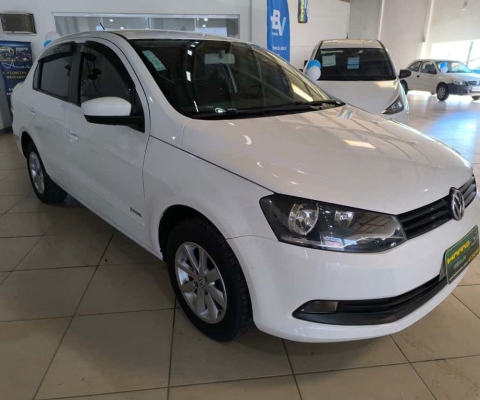 Volkswagen Voyage W/NOVO  1.0 - Branca - 2012/2013