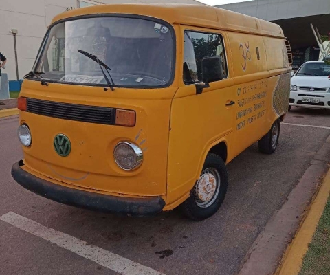 VOLKSWAGEN KOMBI à venda.