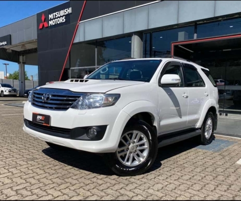 Toyota HILUX SW4 3.0 SRV 4X4 7 LUGARES 16V TURBO INTERCOOLER DIESEL 4P AUTOMÁTICO