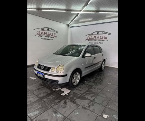 Volkswagen Polo Sedan 1.6 Mi Total Flex 8V 4p - Prata - 2004/2005