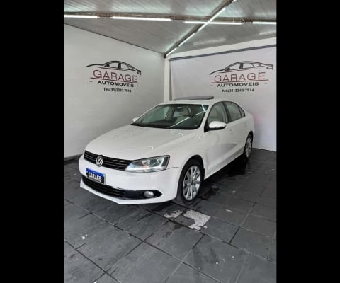 Volkswagen Jetta Comfortline 2.0 T.Flex - Branca - 2012/2013