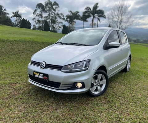 Volkswagen Fox Highline I MOTION 1.6 Flex 16V 5p  - Prata - 2016/2017