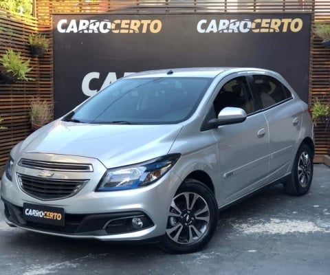 GM - Chevrolet ONIX HATCH LTZ 1.4 Mec. 2013   Compacto com ótimo desempenho