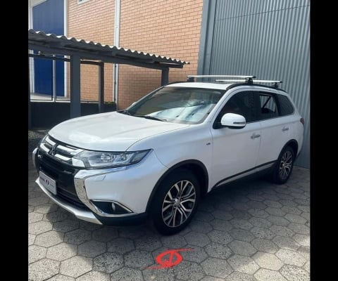 Mitsubishi Outlander 3.0/ GT 3.0 V6 Aut.  - Branca - 2015/2016