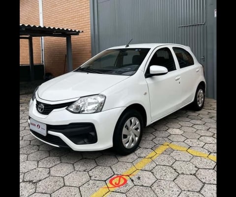 Toyota Etios HB X 13L AT - Branca - 2017/2018