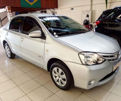 Toyota Etios Toyota Etios Sedan XS 1.5 Flex 2016/2017 Automático - Prata - 2016/2017