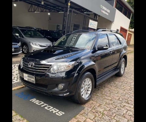 Hilux SW4 SRV D4-D 4x4 3.0 TDI Dies. Aut