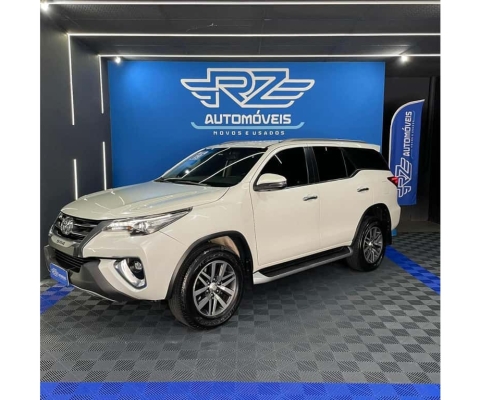 Toyota Hilux SW4 SRX 4x4 2.8 TDI 16V Dies. Aut.  - Branca - 2018/2019