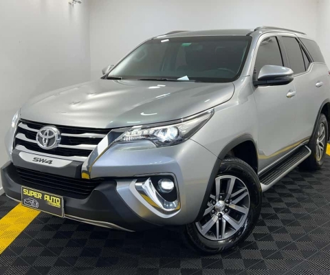 Toyota Hilux SW4 SRX  2.8T 7 LUGARES - Prata - 2019/2020