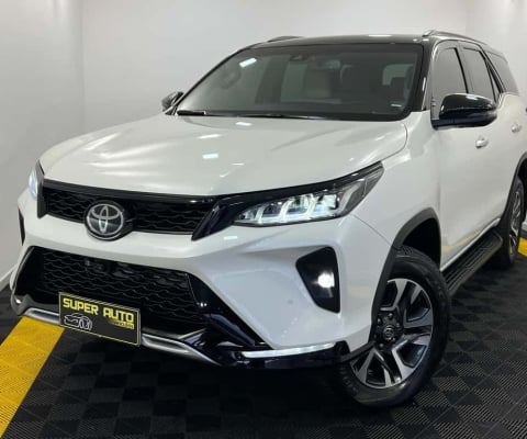 Toyota Hilux SW4 DIAMOND 204 CV E 7 LUGARES - Branca - 2022/2022