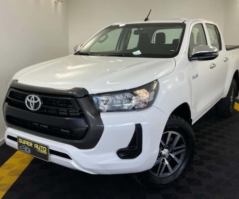 Toyota Hilux STANDARD 2.8T COM CAMBIO MANUAL E 4X4! - Branca - 2022/2022