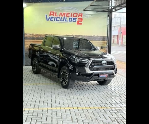 Toyota HILUX 2.8 D-4D TURBO DIESEL CD SRX 4X4 AUTOMÁTICO