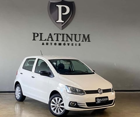 Volkswagen Fox Trendline 1.6 Flex 8V 5p  - Branca - 2014/2015