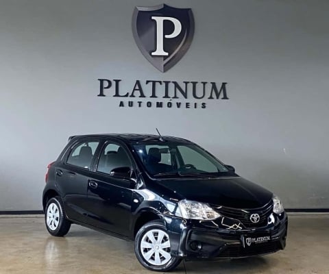 Toyota Etios HB XS 15 MT - Preta - 2017/2018