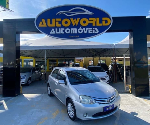 Toyota Etios XLS 1.5 Flex 16V 5p Mec.  - Prata - 2013/2013