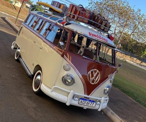 VOLKSWAGEN KOMBI à venda.