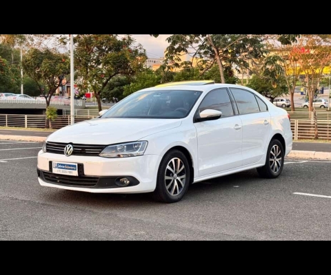 Volkswagen Jetta /VW  2.0 - Branca - 2011/2012