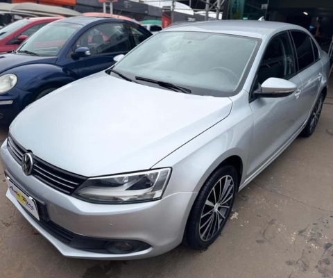 VOLKSWAGEN JETTA 2.0 MANUAL 4P 2011 