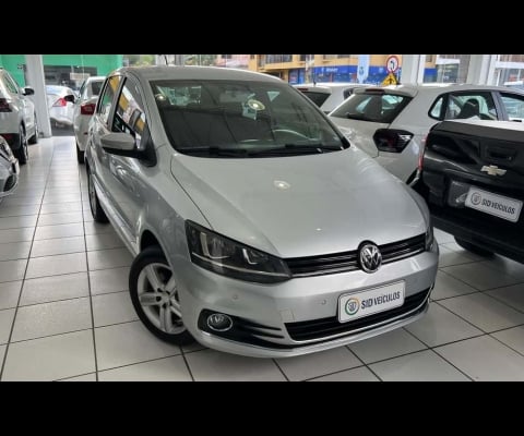 Volkswagen Fox Highline1.6 Flex 16V 5p  - Prata - 2015/2015