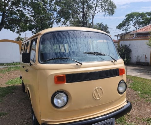 VOLKSWAGEN KOMBI à venda.