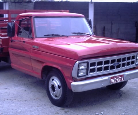 FORD F-4000 à venda.