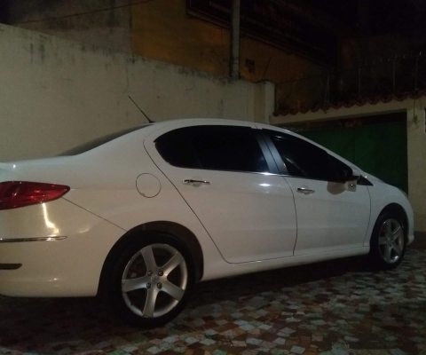 PEUGEOT 408 à venda.