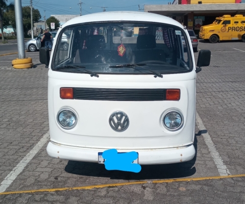 VOLKSWAGEN KOMBI à venda.