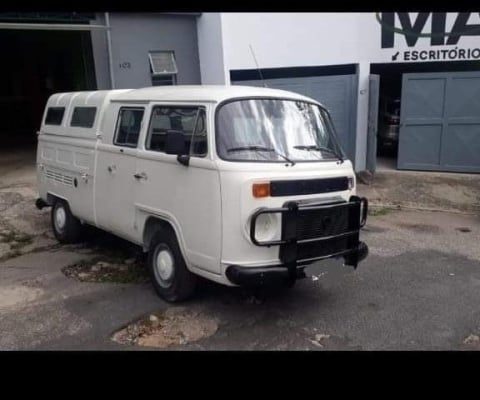 VOLKSWAGEN KOMBI à venda.