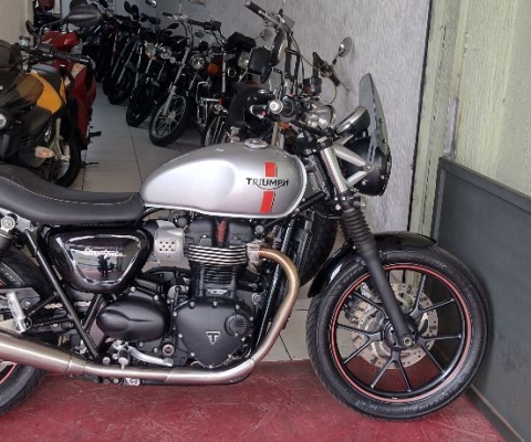 TRIUMPH STREET TWIN 900CC IMPECAVEL COM APENAS 20.000KM