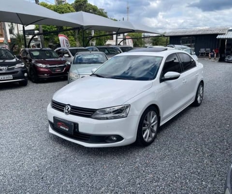 Volkswagen Jetta /VW  2.0 - Branca - 2014/2014