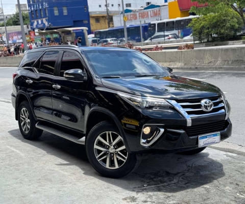 Toyota Hilux SW4 4.0 SRX 4X4 7 LUGARES V6 