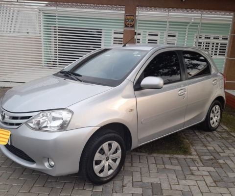 TOYOTA ETIOS à venda.