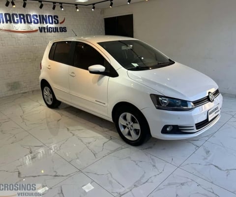 Volkswagen Fox Comfortline 1.0 Flex  - Branca - 2016/2017