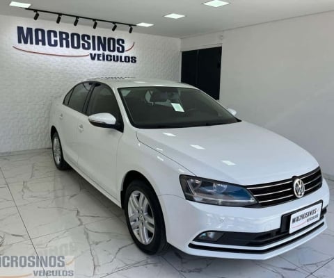 Volkswagen Jetta Comfortline 1.4 TSI 4p Aut. - Branca - 2017/2017