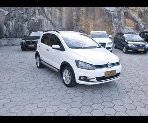 Volkswagen Fox TRACK 1.0 MT - Branca - 2016/2017