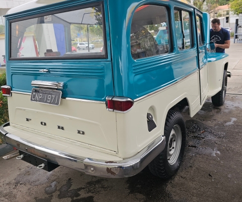 FORD RURAL à venda.