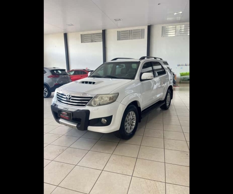 TOYOTA HILUX SW4 SRV D4-D 4x4 3.0 TDI Dies. Aut